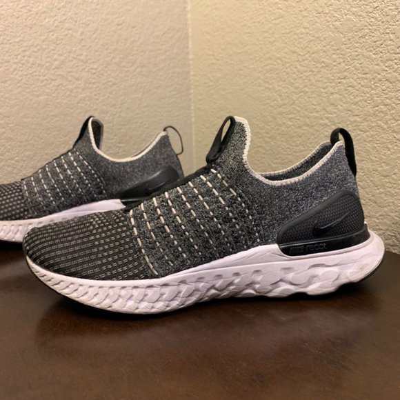 Nike React Phantom Run Flyknit 2 Black Slip On Running CJ0277-003 Mens Size 10.5 - Picture 2 of 8